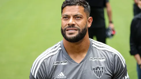 Hulk, atacante do Atlético-MG, em aquecimento antes do confronto contra o Grêmio no Campeonato Brasileiro de 2023.
