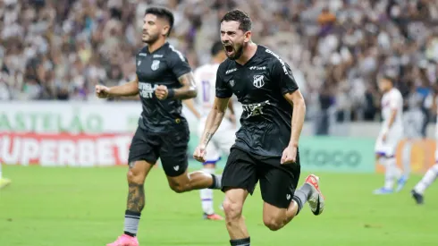 Facundo Castro jogador do Ceara comemora seu gol durante partida contra o Itabaiana no estadio Arena Castelao pelo campeonato Copa Do Nordeste 2024. Lucas Emanuel/AGIF