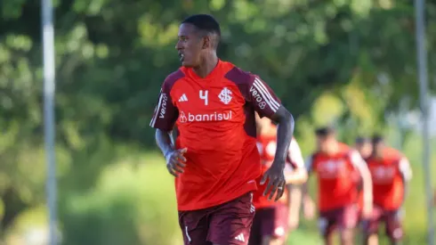 Robert Renan, zagueiro do Internacional – Foto: Reprodução/Ricardo Duarte/Internacional
