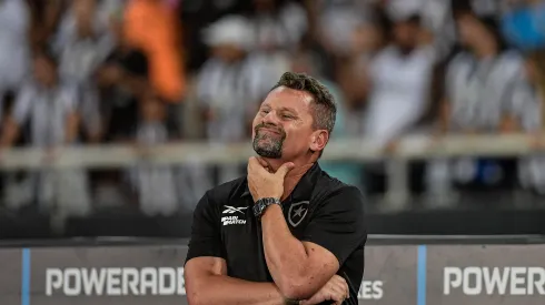 Fabio Matias técnico do Botafogo durante partida contra o Junior Barranquilla no estádio Engenhão pelo campeonato Copa Libertadores.
