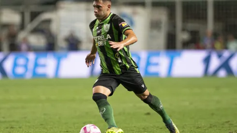 Emmanuel Martínez, com a camisa do América-MG, durante confronto no Campeonato Brasileiro de 2023.
