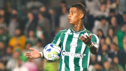 Alef Manda atuando no Coritiba em 2023
