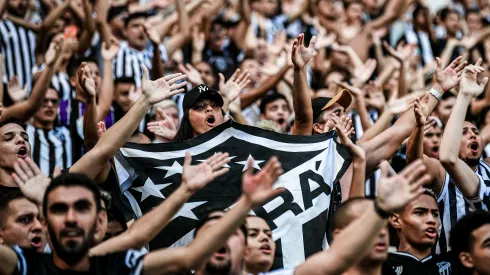 Torcida do Ceará deve colocar mais de 50 mil pessoas no Castelão — Foto: Kely Pereira/AGIF