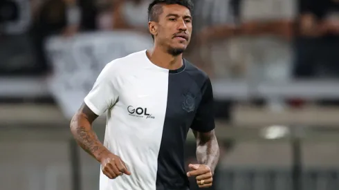 Paulinho durante confronto contra o Atlético-MG na Copa do Brasil.