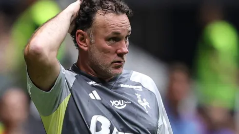 Gabriel Milito tecnico do Atletico-MG durante partida contra o Cruzeiro no estadio Arena MRV pelo campeonato Mineiro 2024. Gilson Lobo/AGIF
