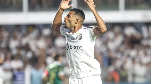 Joaquim jogador do Santos durante partida contra o Palmeiras no estadio Vila Belmiro pelo campeonato Paulista 2024. Reinaldo Campos/AGIF