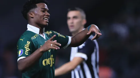 Endrick jogador do Palmeiras durante partida contra o Santos no estadio Arena Allianz Parque pelo campeonato Paulista 2024. Ettore Chiereguini/AGIF
