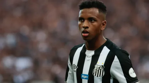 Rodrygo jogando pelo Santos durante partida contra o Corinthians no estádio Arena Corinthians pelo campeonato Paulista 2019
