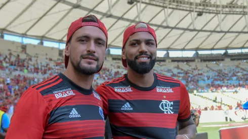 Apresentação de Gabigol e De Arrascaeta a torcida do Flamengo em 2019.