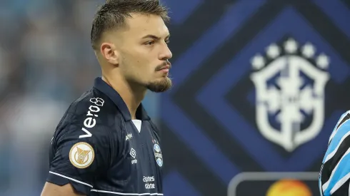 Gabriel Grando goleiro do Gremio durante partida contra o Internacional no estadio Arena do Gremio pelo campeonato BRASILEIRO A 2023. Atleta pode deixar o clube. Foto: Pedro H. Tesch/AGIF
