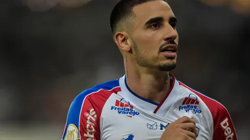 Thiago Galhardo jogador do Fortaleza comemora seu gol durante partida contra o Fluminense no estádio Maracanã pelo campeonato Brasileiro A 2022. Atacante deve ter novo clube na carreira. Foto: Thiago Ribeiro/AGIF
