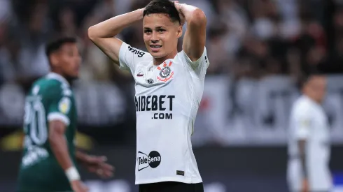 Matheus Araújo sofre lesão no Corinthians. Foto: Ettore Chiereguini/AGIF
