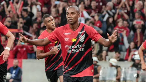 Fernandinho jogador do Athletico-PR comemora seu gol. Robson Mafra/AGIF
