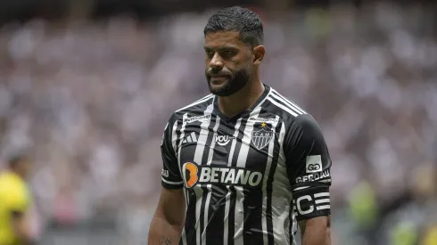 Hulk abordou o adversário após o final do primeiro tempo.
