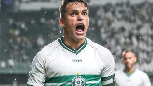 PR - CURITIBA - 04/02/2024 - PARANAENSE 2024, CORITIBA X ANDRAUS - Robson jogador do Coritiba comemora seu gol durante partida contra o Andraus no estadio Couto Pereira pelo campeonato Paranaense 2024. Foto: Robson Mafra/AGIF