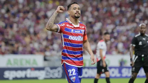 Pikachu jogador do Fortaleza comemora seu gol durante partida contra o Nacional Potosi no estadio Arena Castelao pelo campeonato Copa Sul-Americana 2024. Lucas Emanuel/AGIF
