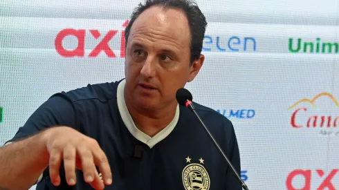 Rogério Ceni durante entrevista coletiva após confronto contra o Vitória no Campeonato Baiano.
