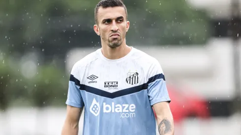 João Schmidt durante treinamento do Santos no CT Rei Pelé.
