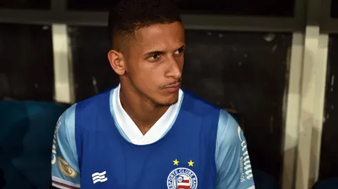 Luciano Juba no banco de reservas do Bahia