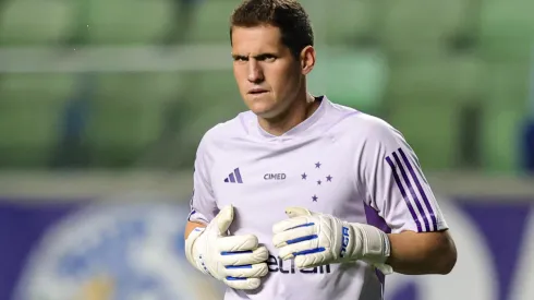 Rafael Cabral jogador do Cruzeiro durante aquecimento antes da partida contra o Nautico no estadio Independencia pelo campeonato Copa do Brasil 2023. Goleiro está deixando o time. Foto: Gilson Junio/AGIF
