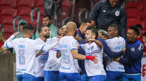 Elenco do Bahia no duelo contra o Inter. Foto: Maxi Franzoi/AGIF