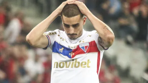 Thiago Galhardo jogador do Fortaleza lamenta durante partida contra o Athletico-PR no estadio Arena da Baixada pelo campeonato Brasileiro A 2023. Gabriel Machado/AGIF
