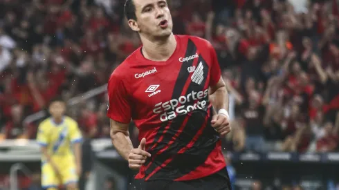 Pablo jogador do Athletico-PR comemora seu gol durante partida contra o Rayo Zuliano no estadio Arena da Baixada pelo campeonato Copa Sul-Americana 2024. Gabriel Rosa Machado/AGIF
