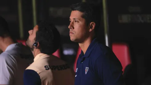 SP – SAO PAULO – 10/04/2024 – COPA LIBERTADORES 2024, SAO PAULO X COBRESAL – Thiago Carpini tecnico do Sao Paulo durante partida contra o Cobresal no estadio Morumbi pelo campeonato Copa Libertadores 2024. Foto: Ettore Chiereguini/AGIF
