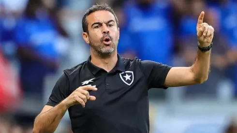 MG – BELO HORIZONTE – 14/04/2024 – BRASILEIRO A 2024, CRUZEIRO X BOTAFOGO – Artur Jorge tecnico do Botafogo durante partida contra o Cruzeiro no estadio Mineirao pelo campeonato Brasileiro A 2024. Foto: Gilson Lobo/AGIF
