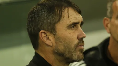 Eduardo Coudet tecnico do Internacional durante partida contra o Athletico-PR no estadio Arena da Baixada pelo campeonato Brasileiro A 2023. Treinador foi protegido pelo presidente. Foto: Gabriel Machado/AGIF
