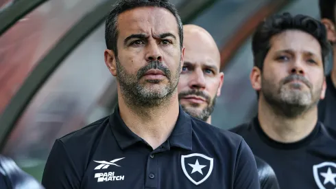 Artur Jorge técnico do Botafogo durante partida contra o Cruzeiro no estadio Mineirao pelo campeonato Brasileiro A 2024. 
