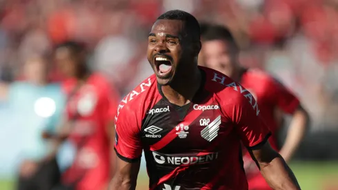 Nikão pode voltar ao Athletico. Foto: FocoUy/AGIF