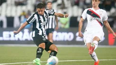 Zagueiro balançou as redes pela primeira vez no Glorioso. Foto: Vitor Silva/Botafogo