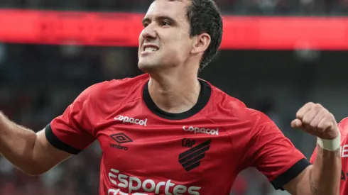 Pablo jogador do Athletico-PR comemora seu gol durante partida contra o FC Cascavel no estadio Arena da Baixada pelo campeonato Paranaense 2024. Robson Mafra/AGIF
