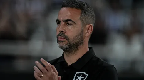 Artur Jorge parece estar obtendo êxito no comando do Botafogo. 
