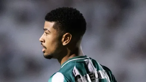 Lucas Ronier jogador do Coritiba durante partida contra o Ponte Preta no estádio Moises Lucarelli pelo campeonato Brasileiro B 2024. Foto: Fabio Moreira Pinto/AGIF
