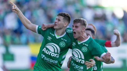 SC – CHAPECO – 20/04/2024 – BRASILEIRO B 2024, CHAPECOENSE X ITUANO – Perotti jogador do Chapecoense comemora seu gol com jogadores do seu time durante partida contra o Ituano no estadio Arena Conda pelo campeonato Brasileiro B 2024. Foto: Liamara Polli/AGIF
