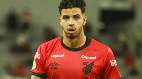 Kaique Rocha jogador do Athletico-PR durante partida contra o Bragantino no estadio Arena da Baixada pelo campeonato Brasileiro A 2023. Gabriel Machado/AGIF
