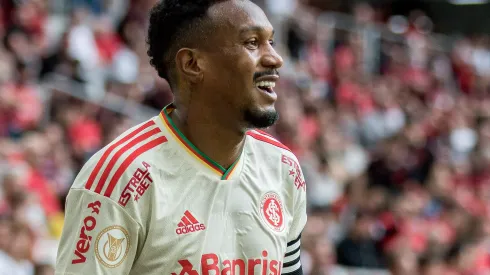 Edenilson jogador do Internacional durante partida contra o Athletico-PR no estadio Arena da Baixada pelo campeonato Brasileiro A 2022. Meia deu declaração polêmica que chegou ao Internacional. Foto: Robson Mafra/AGIF
