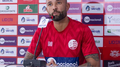 Foto: Gabriel França / CNC – Patrick Allan em entrevista coletiva no Náutico.
