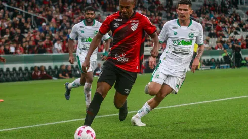 PR – Curitiba – 01/10/2022 – BRASILEIRO A 2022, ATHLETICO PR X JUVENTUDE – Fernandinho jogador do Athletico-PR durante partida contra o Juventude no estadio Arena da Baixada pelo campeonato Brasileiro A 2022. Foto: Gabriel Machado/AGIF
