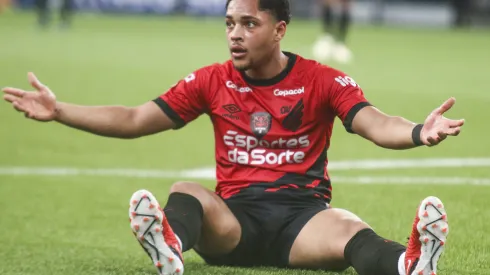 Vitor Roque, com a camisa do Athletico-PR, no Campeonato Brasileiro de 2023.
