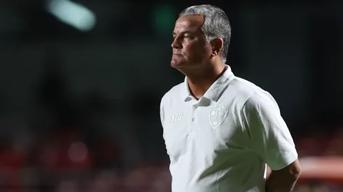 Mazola Júnior, técnico da Portuguesa na época, em confronto contra o São Paulo no Campeonato Paulista de 2023.