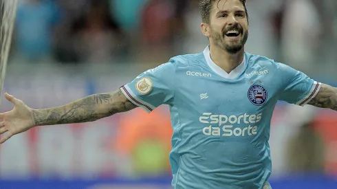 Everaldo jogador do Bahia comemora seu gol durante partida contra o Athletico-PR no estadio Arena Fonte Nova pelo campeonato Brasileiro A 2023. Jhony Pinho/AGIF
