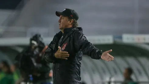 Cuca tecnico do Athletico-PR durante partida contra o Juventude no estadio Alfredo Jaconi pelo campeonato Brasileiro A 2024. Luiz Erbes/AGIF