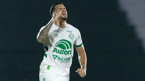 Bruno Leonardo jogador do Chapecoense comemora seu gol durante partida contra o Guarani no estadio Brinco de Ouro pelo campeonato Brasileiro B 2024. Diogo Reis/AGIF