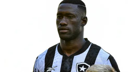 Bastos tem conseguido se destacar na defsa do Botafogo.