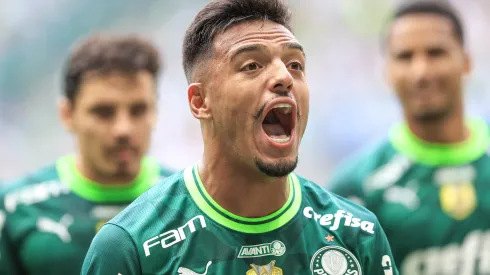 Gabriel Menino jogador do Palmeiras comemora seu gol durante partida contra o Agua Santa no estadio Arena Allianz Parque pelo campeonato Paulista 2023. Atleta foi rasgado nas redes sociais. Foto: Marcello Zambrana/AGIF
