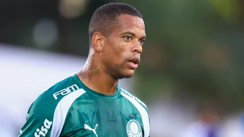 Caio Paulista jogador do Palmeiras durante partida contra o Santo Andre no estadio Bruno Jose Daniel pelo campeonato Paulista 2024. Lateral já está sofrendo pressão. Foto: Marcello Zambrana/AGIF
