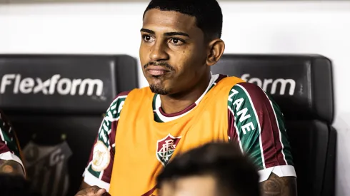 John Kennedy jogador do Fluminense durante partida contra o Santos no estadio Vila Belmiro pelo campeonato Brasileiro A 2023. Ponta é pedido no Cruzeiro. Foto: Abner Dourado/AGIF
